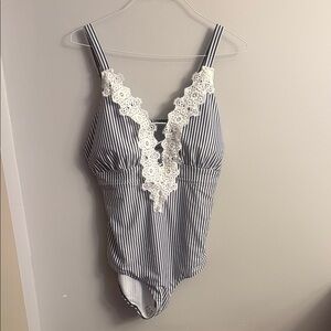 DACI Women’s One-Piece Swimsuit – blackStripe with Lace Detail – Size 18W (NWT)